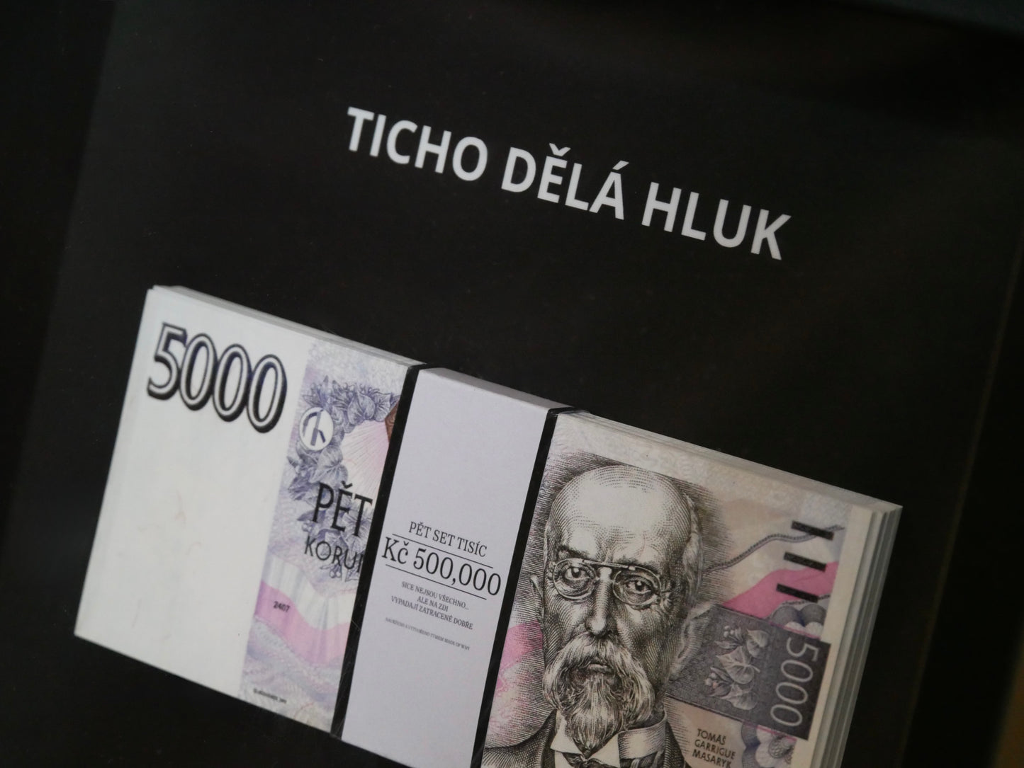 TICHO DĚLÁ HLUK